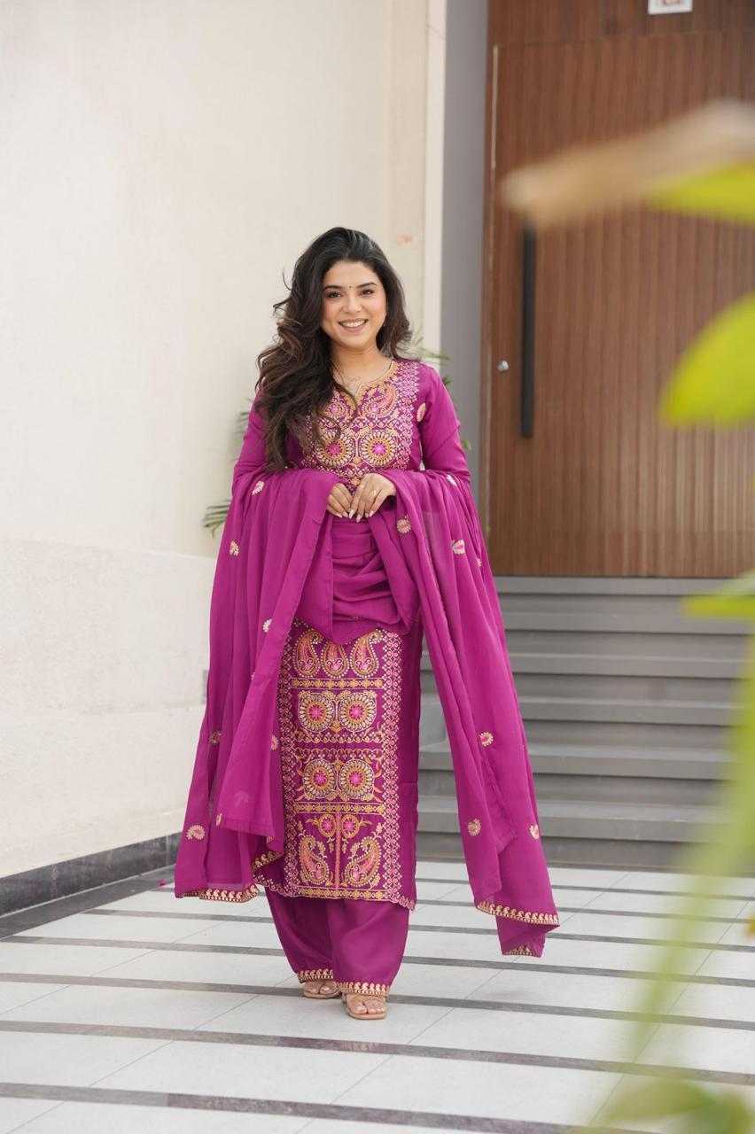 Women's Chinnon Silk Embroidered Kurta Pant Set – Zari Threadwork
