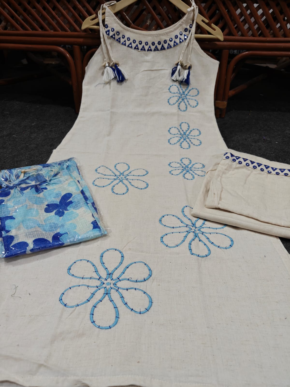 Premium Cotton Flex Sleeveless Kurti Pant & Dupatta Set – Embroidered Floral Design