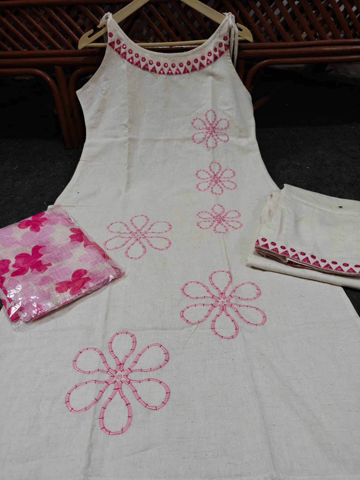 Premium Cotton Flex Sleeveless Kurti Pant & Dupatta Set – Embroidered Floral Design